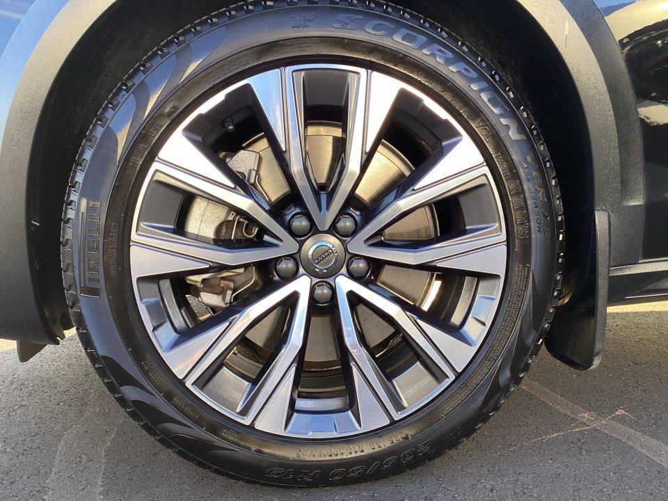 Certified 2023 Volvo V90 B6 Cross Country Plus AWD/4WD image 29