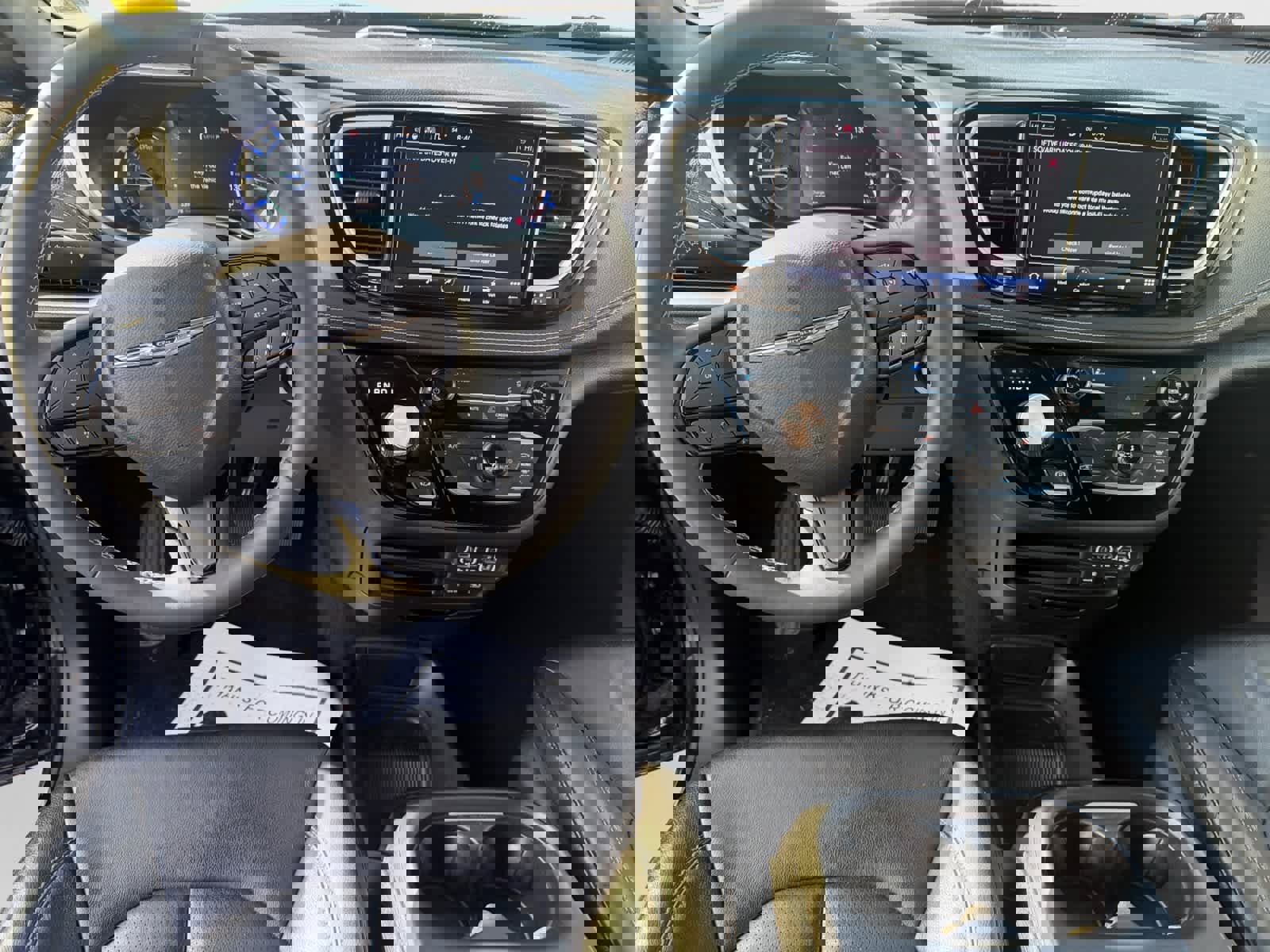 Used 2022 Chrysler Pacifica Touring-L w/ S Appearance Package FWD image 11