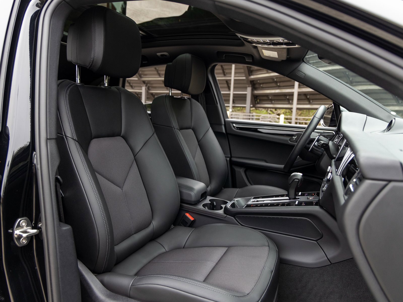 Certified 2025 Porsche Macan image 51