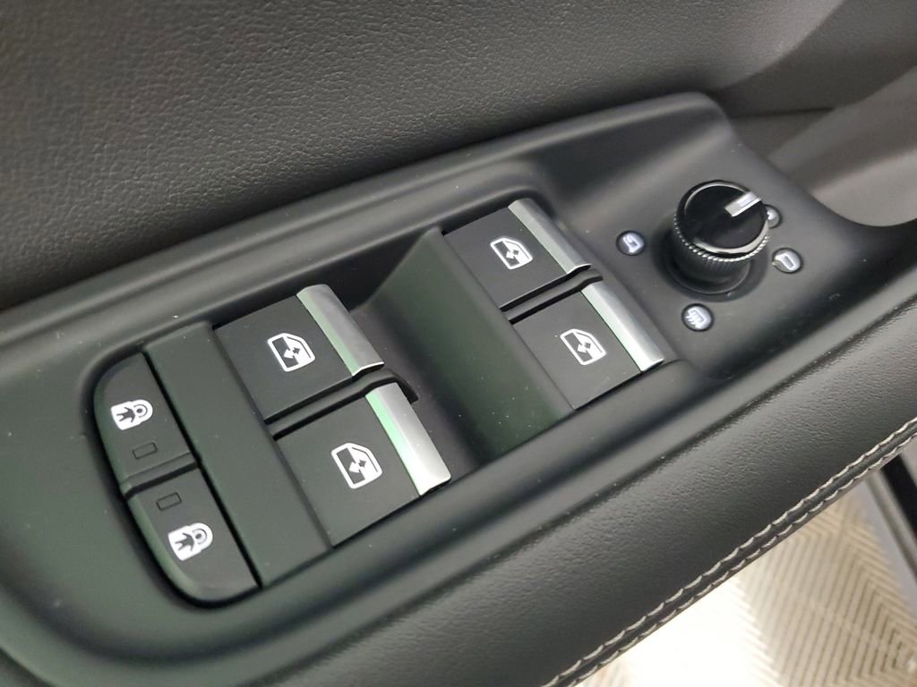 Used 2023 Audi Q8 Premium Plus w/ Premium Plus Package image 20