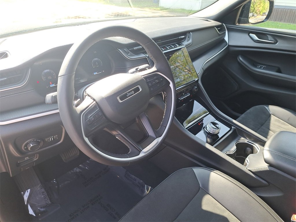 Used 2024 Jeep Grand Cherokee L Altitude image 17