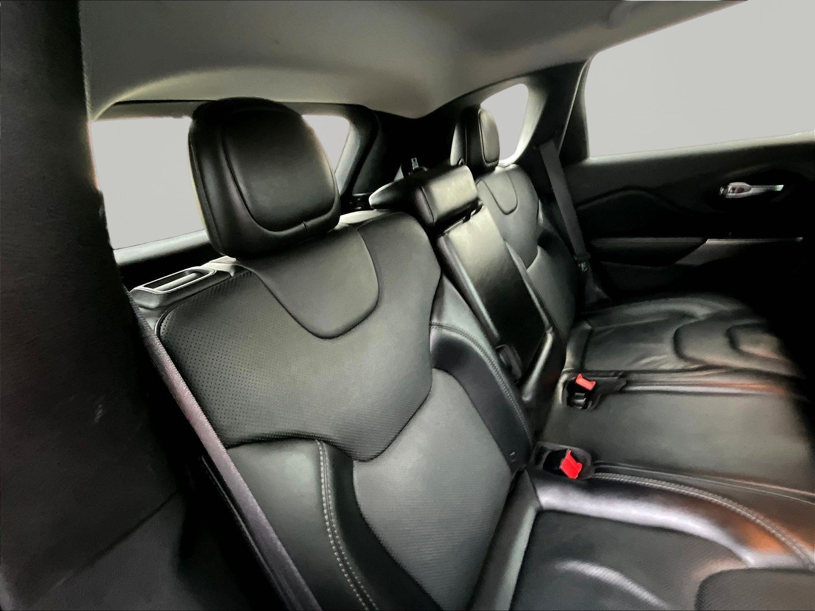 Used 2019 Jeep Cherokee Limited AWD/4WD image 25