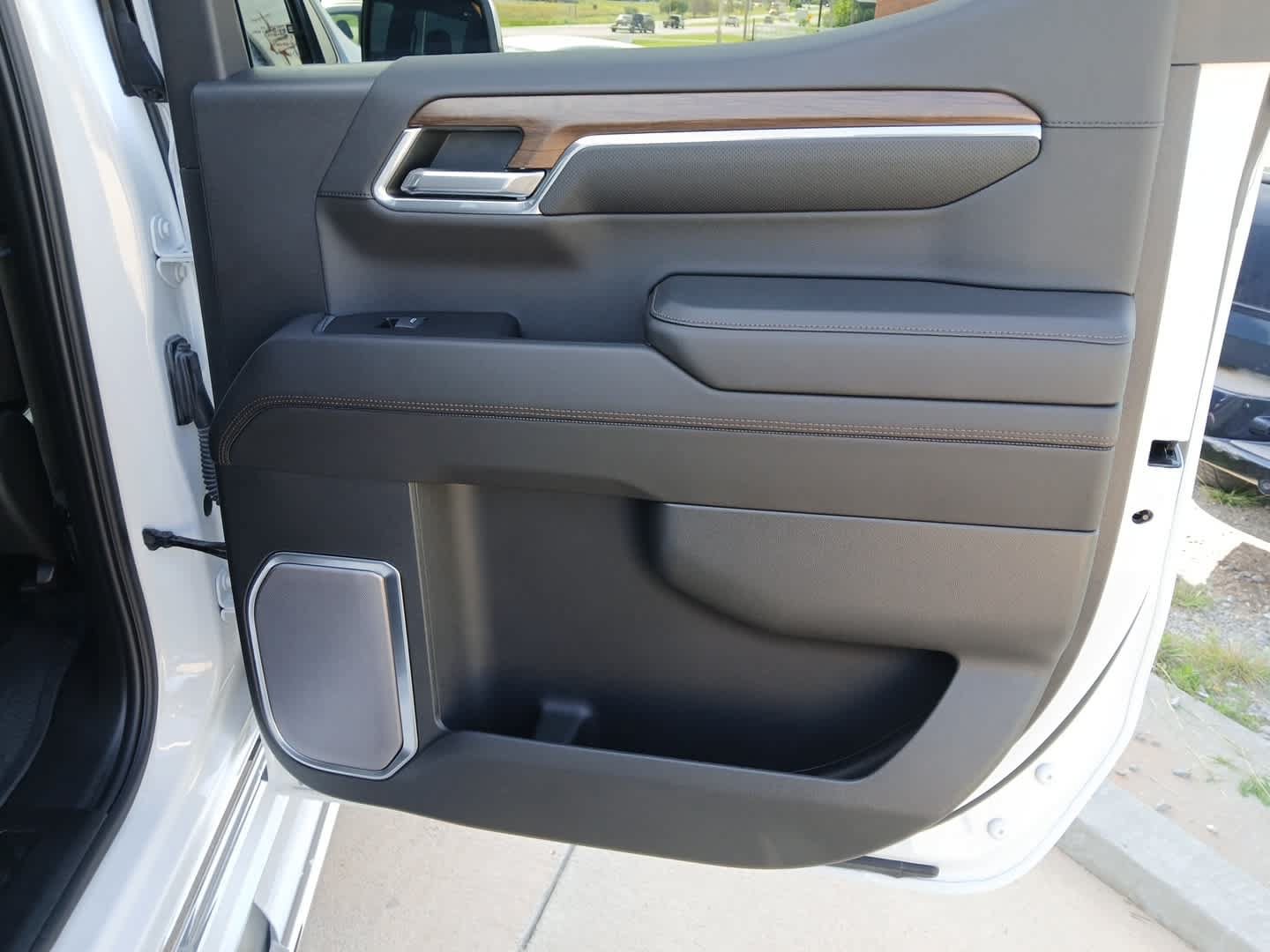 Used 2023 Chevrolet Silverado 1500 High Country w/ High Country Premium Package AWD/4WD image 83