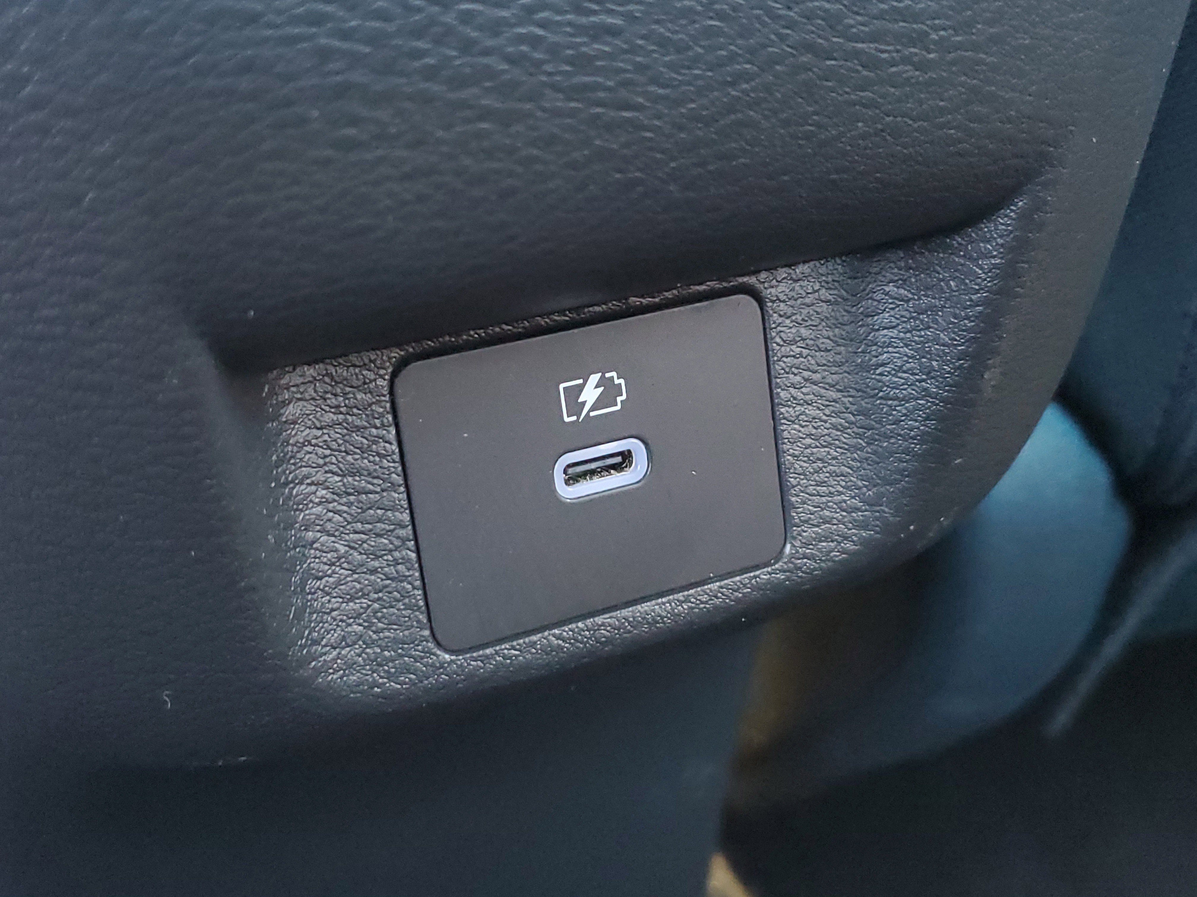 Used 2024 Nissan Versa SR image 18