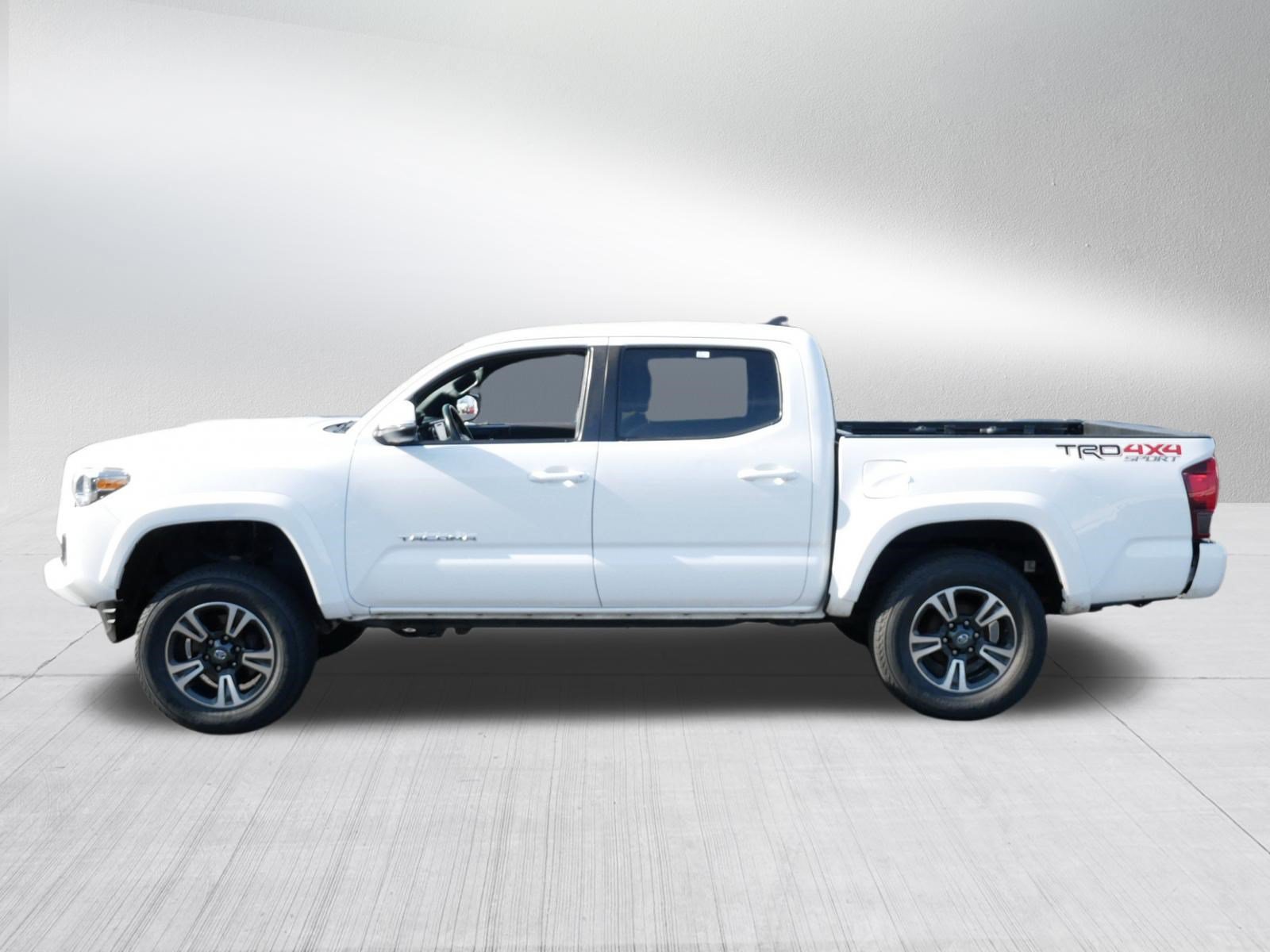 Certified 2019 Toyota Tacoma TRD Sport AWD/4WD image 4