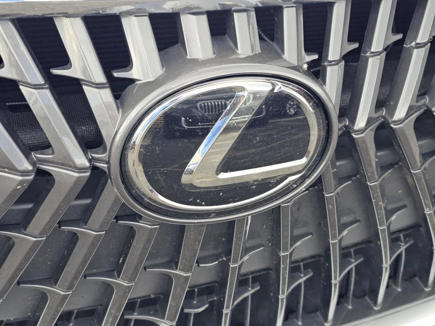 Used 2023 Lexus ES 350 w/ Premium Package image 3