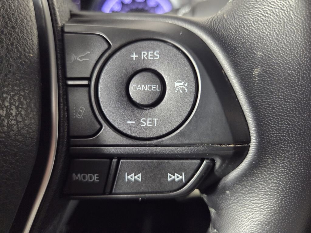 Used 2018 Toyota Camry SE FWD image 17