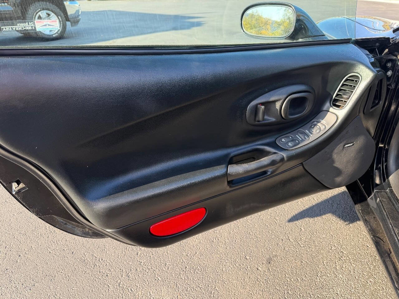 Used 2000 Chevrolet Corvette Convertible image 10