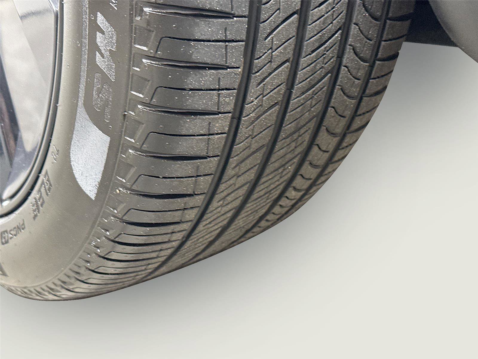 Used 2026 Tesla Model Y Long Range image 23