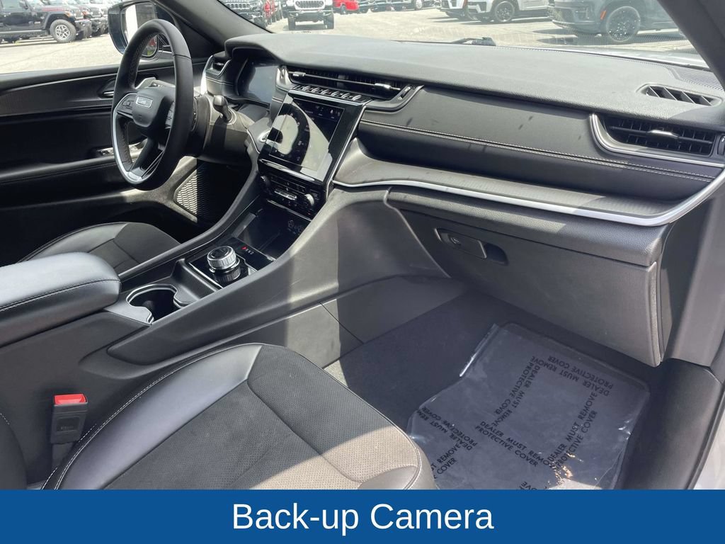 Used 2025 Jeep Grand Cherokee Altitude AWD/4WD image 15