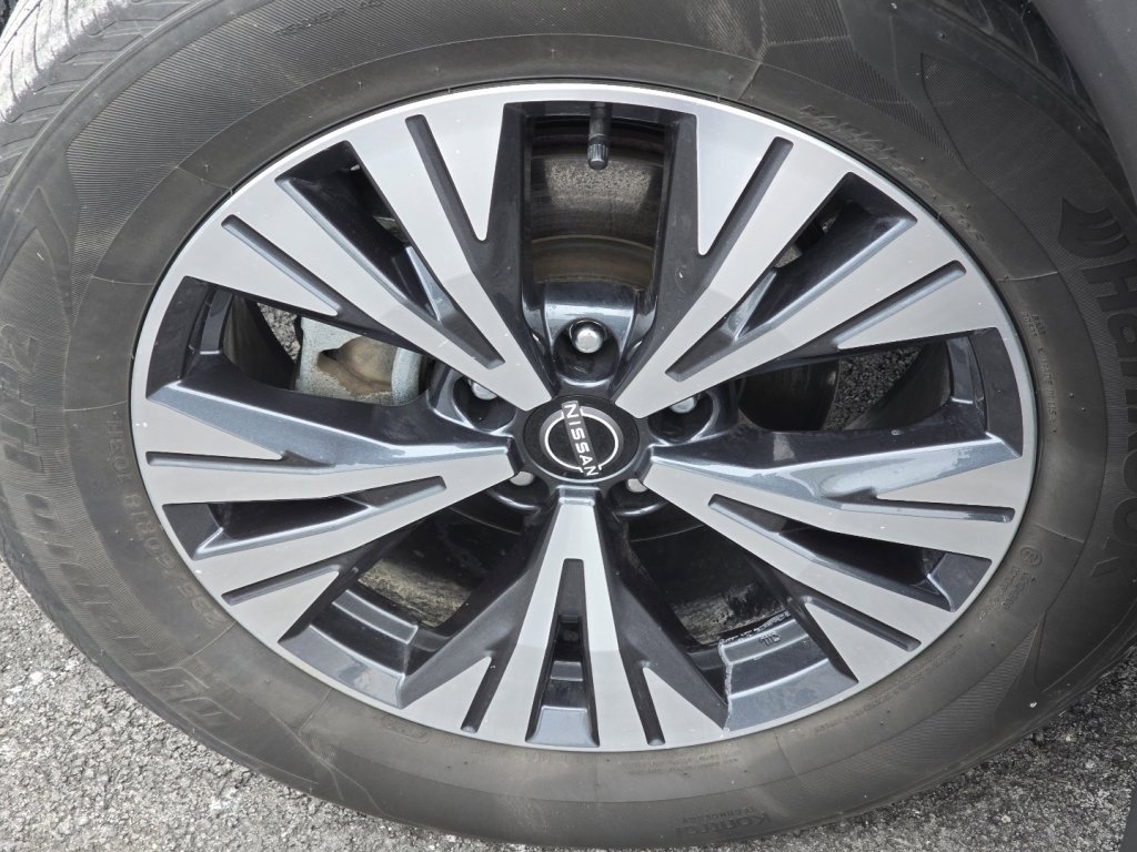 Used 2023 Nissan Rogue SV w/ SV Premium B Package image 32