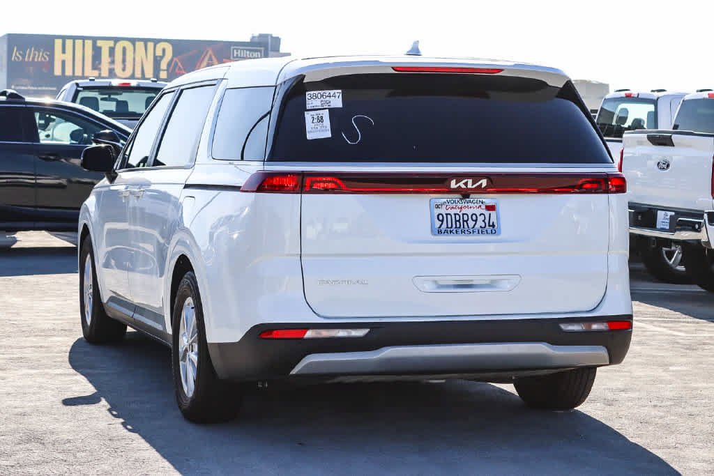 Used 2023 Kia Carnival LX FWD image 6