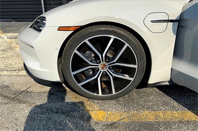 New 2025 Porsche Taycan image 15