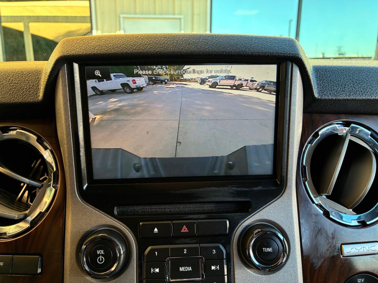Used 2015 Ford F250 Lariat w/ Lariat Ultimate Package AWD/4WD image 25