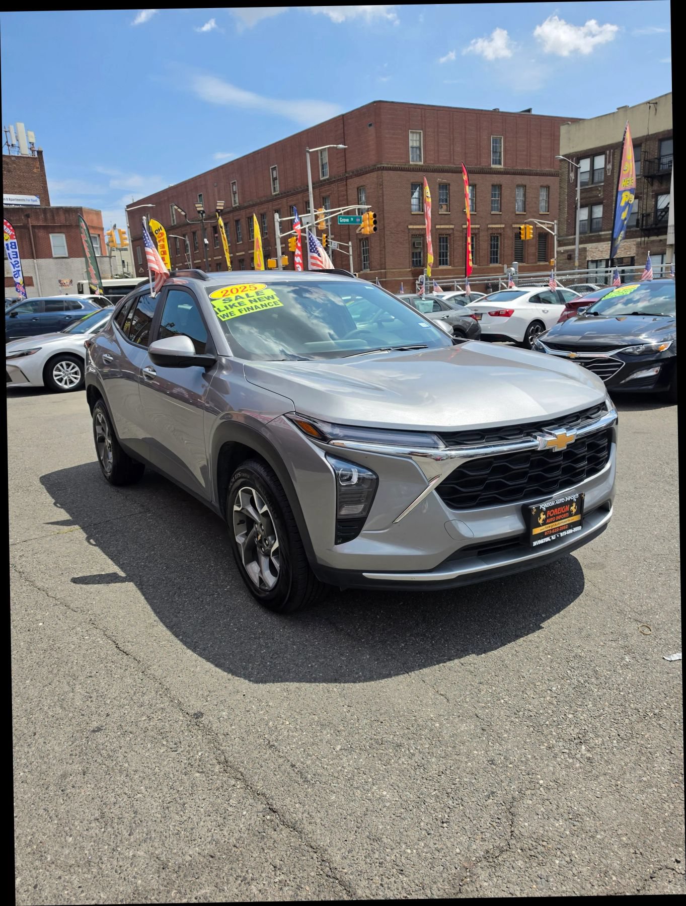 Used 2025 Chevrolet Trax LT FWD image 4