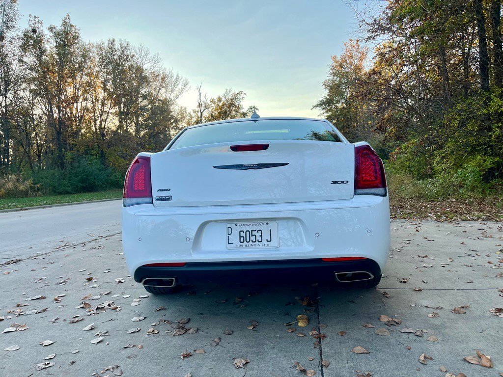 New 2023 Chrysler 300 Touring L w/ Popular Equipment Group image 8