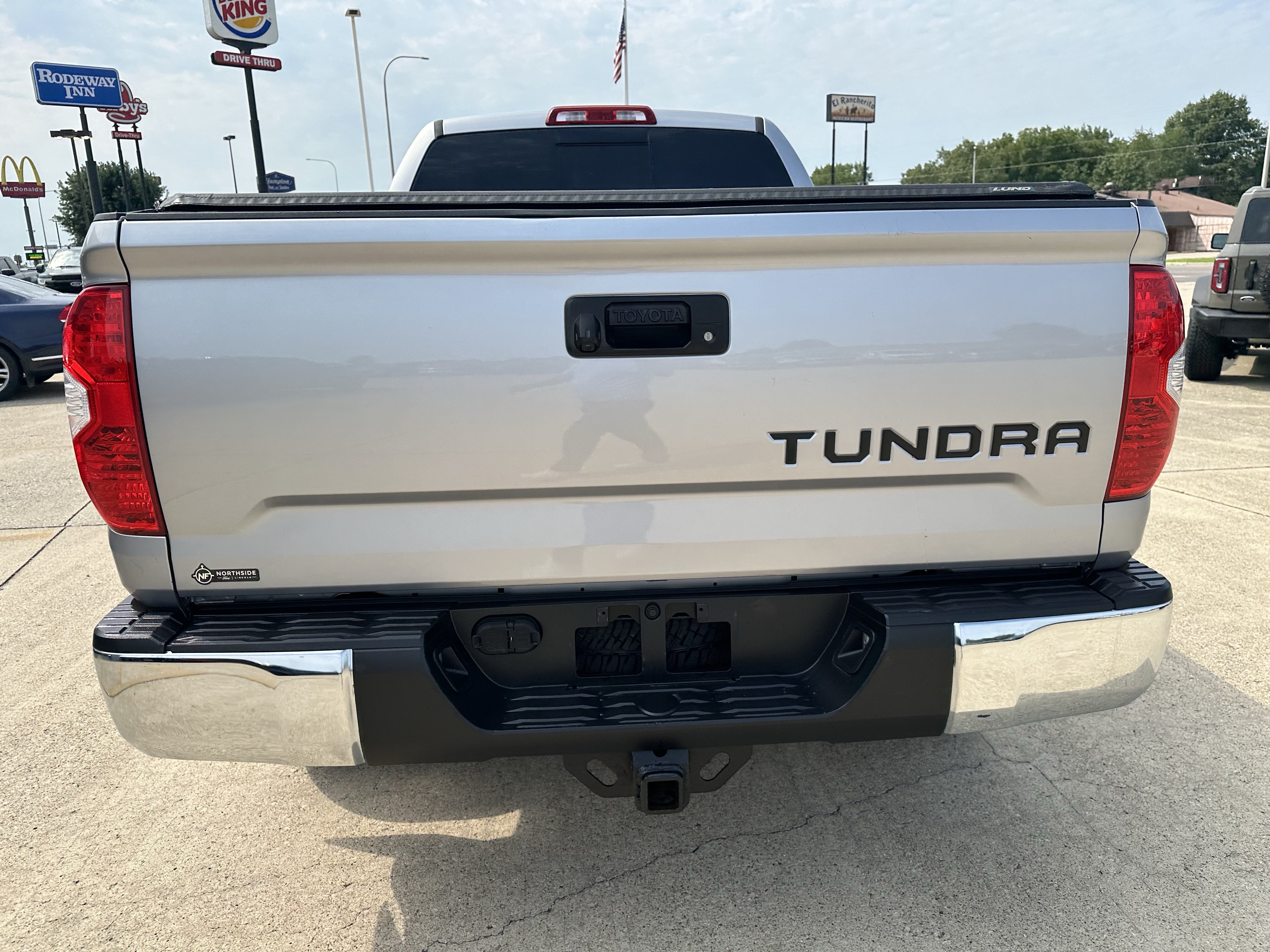 Used 2016 Toyota Tundra SR5 w/ TRD Off Road Package AWD/4WD image 5