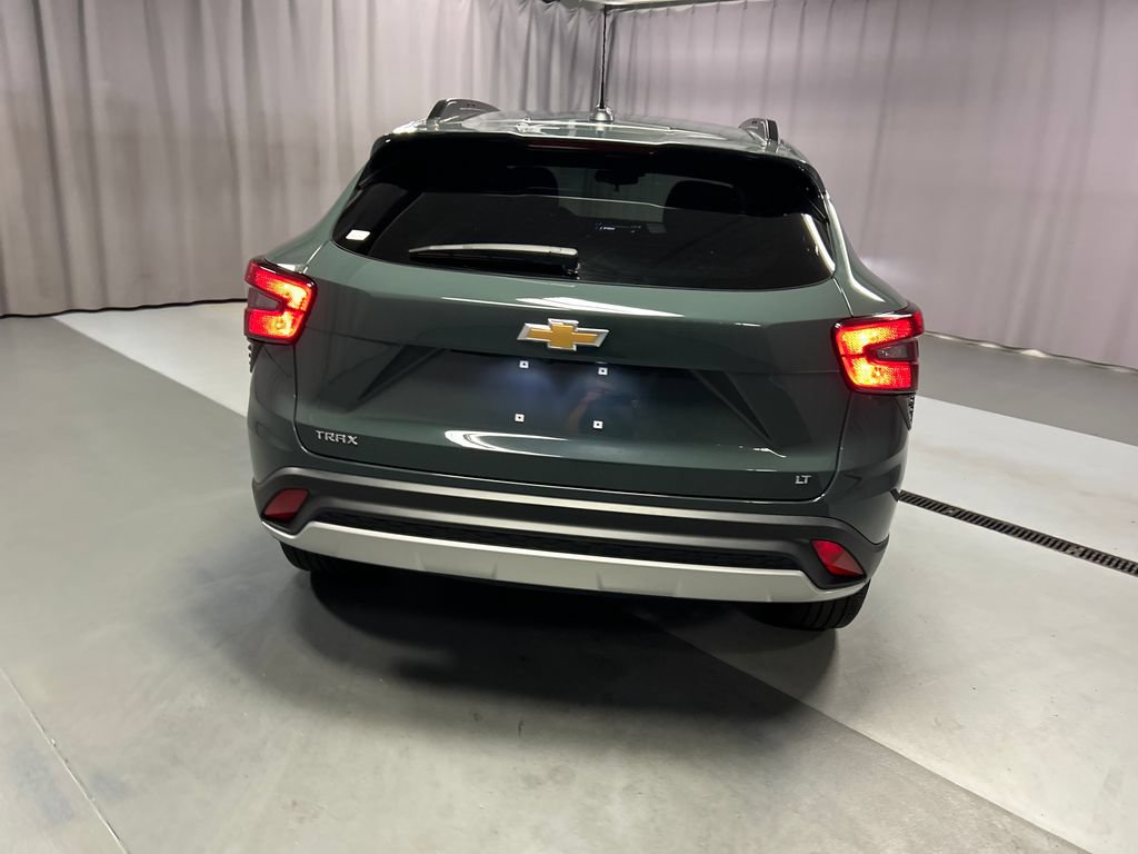 Used 2025 Chevrolet Trax LT FWD image 6