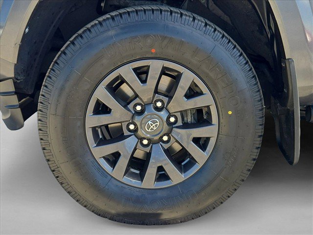 Used 2022 Toyota Tacoma SR5 w/ Technology Package RWD image 22