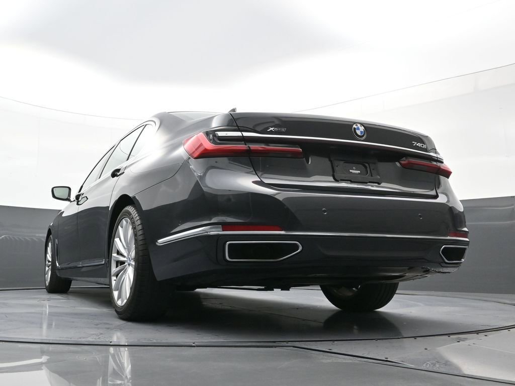 Used 2022 BMW 740i xDrive w/ Premium Package image 26