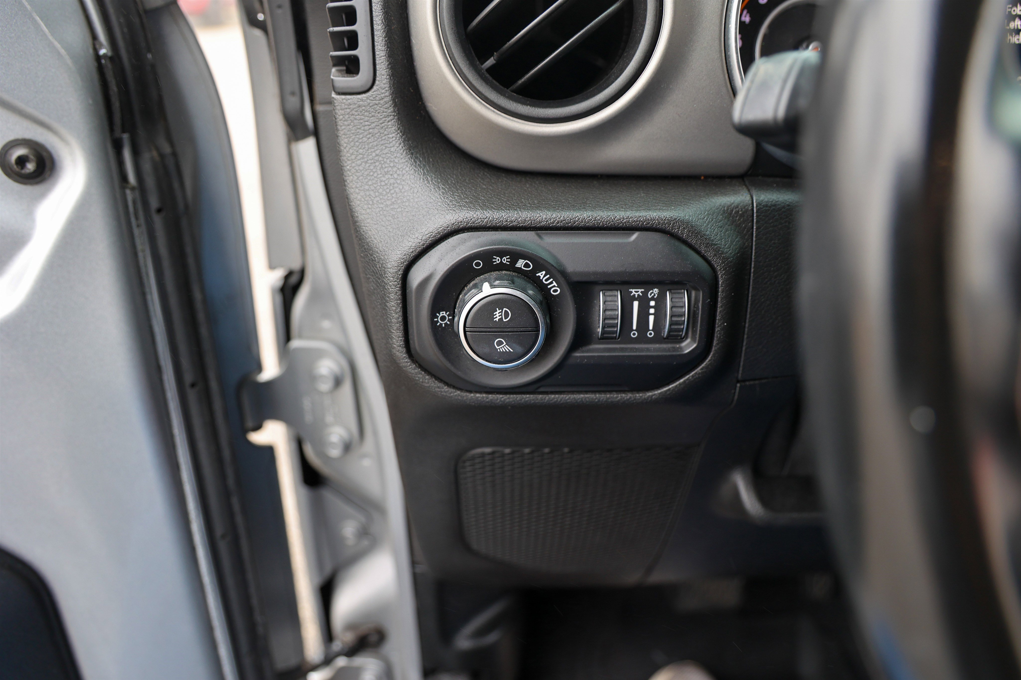 Used 2021 Jeep Gladiator Sport image 20