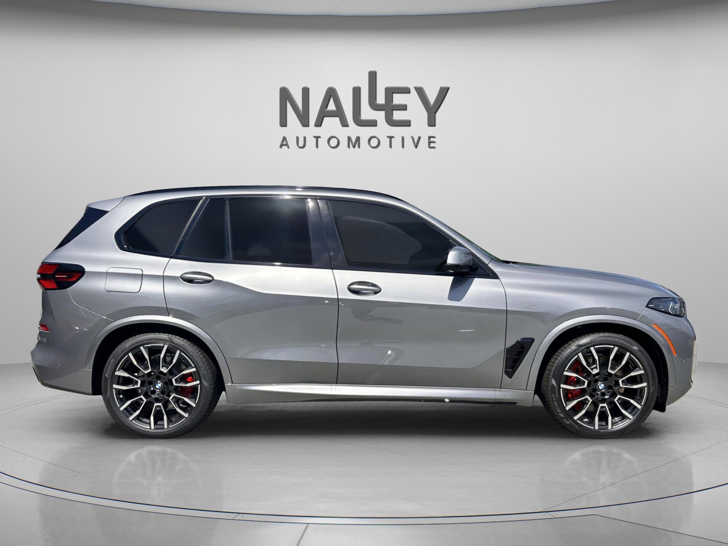 Used 2026 BMW X5 xDrive50e w/ M Sport Package image 4