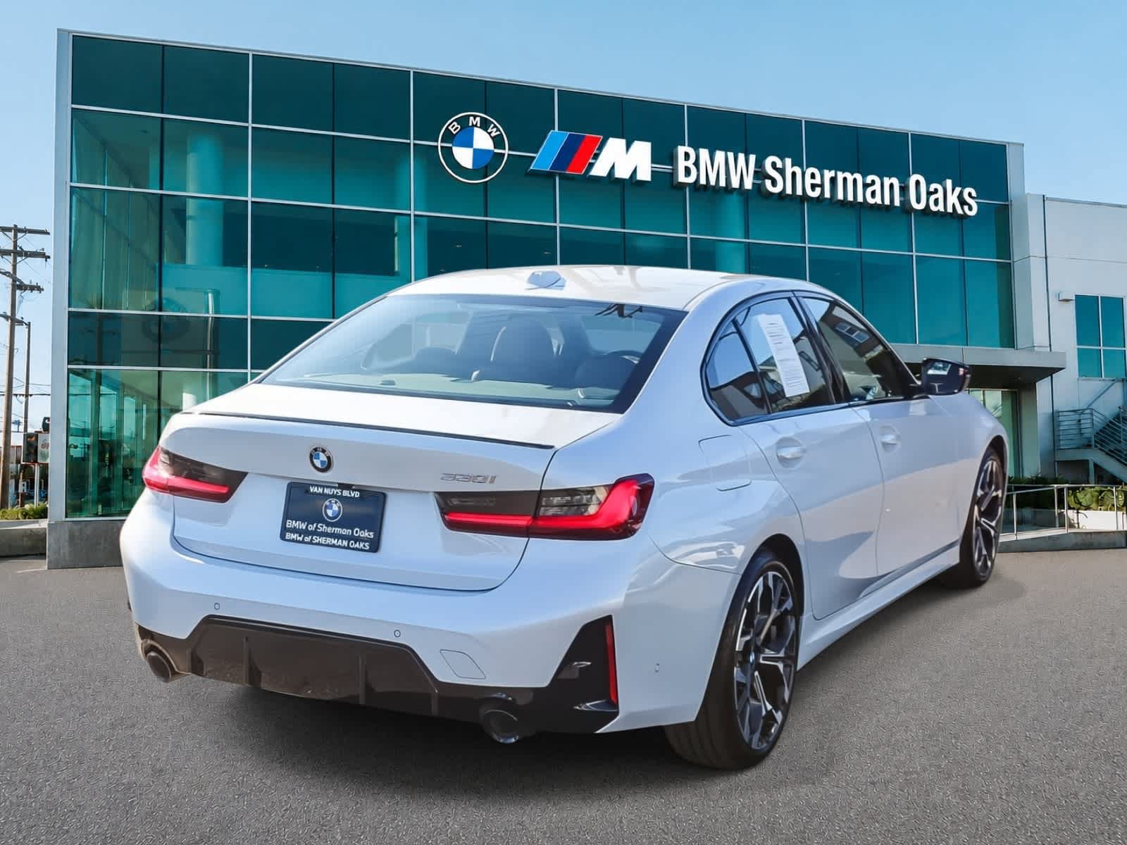 Used 2026 BMW 330i Sedan w/ M Sport Package RWD image 4