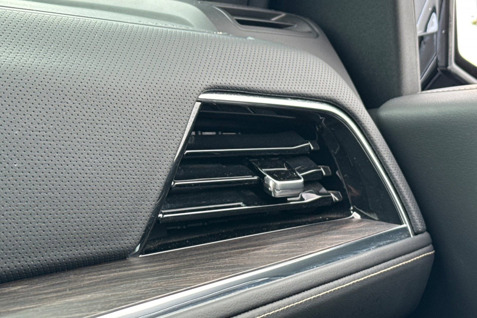 Used 2025 Chevrolet Tahoe Premier image 27