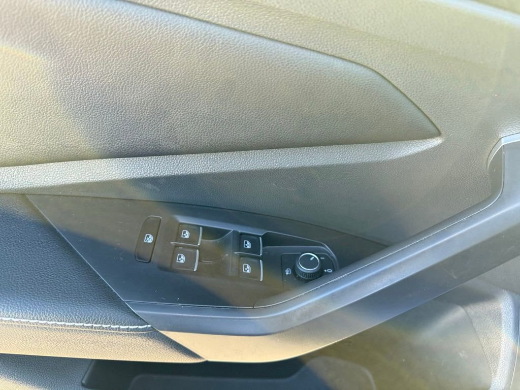 Used 2023 Volkswagen Jetta SE image 11