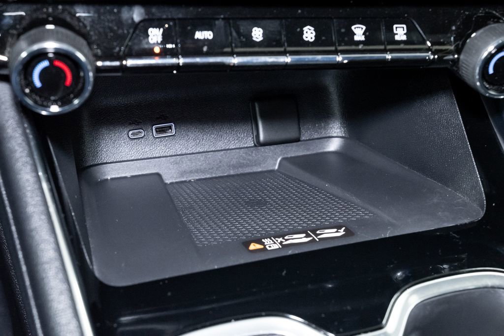 Used 2024 Chevrolet Traverse LT FWD image 20