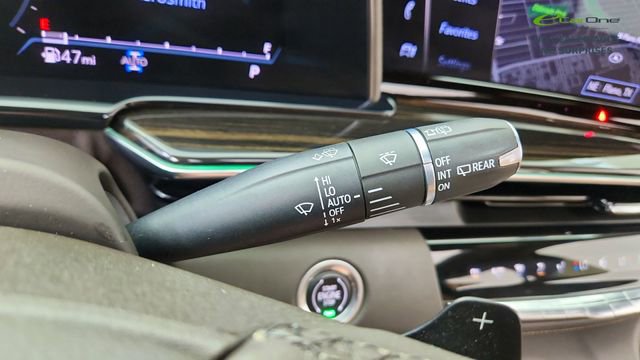 Used 2023 Cadillac Escalade ESV Premium Luxury image 47