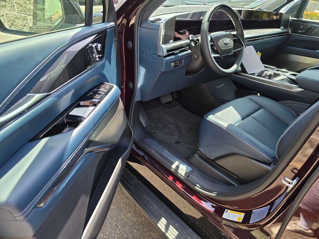 New 2025 Cadillac Escalade IQ Luxury 2 image 24
