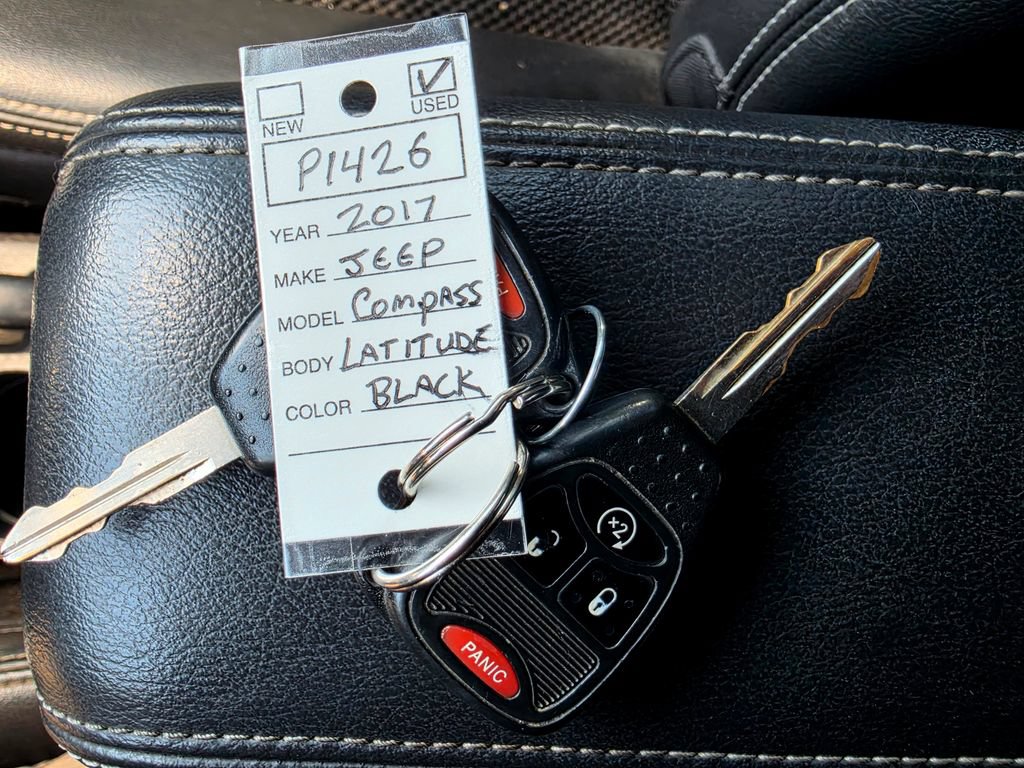 Used 2017 Jeep Compass Latitude AWD/4WD image 26