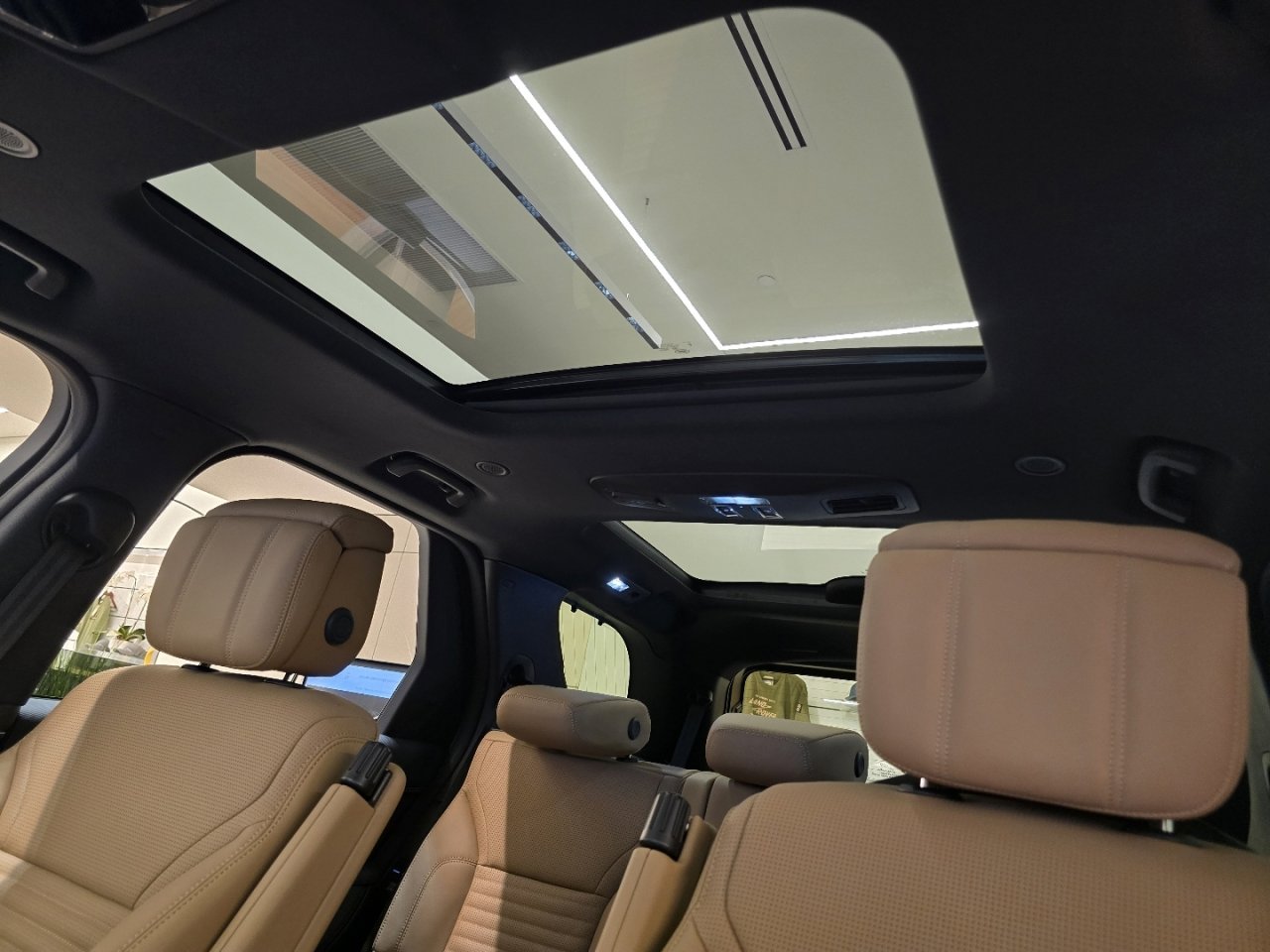 New 2026 Land Rover Discovery Limited Edition image 3