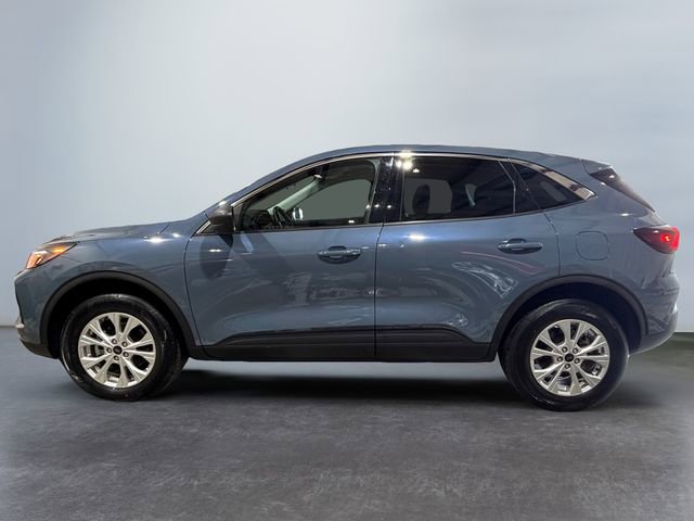 Used 2023 Ford Escape Active w/ Tech Pack #1 AWD/4WD image 2