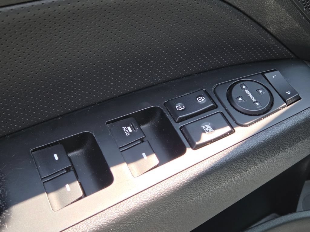 Used 2018 Hyundai Elantra Sport FWD image 30