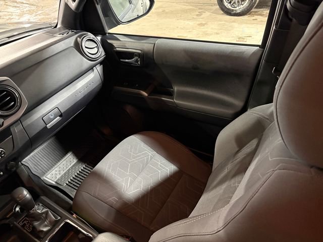 Certified 2019 Toyota Tacoma TRD Off-Road image 30