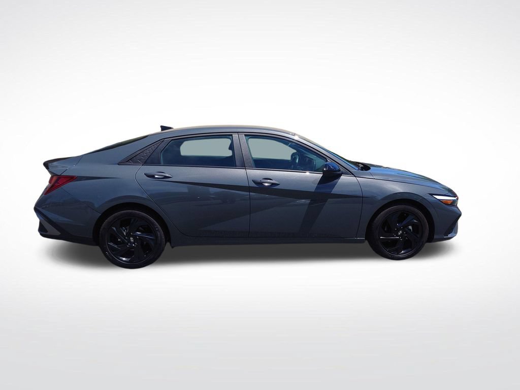 Used 2026 Hyundai Elantra Sport FWD image 8