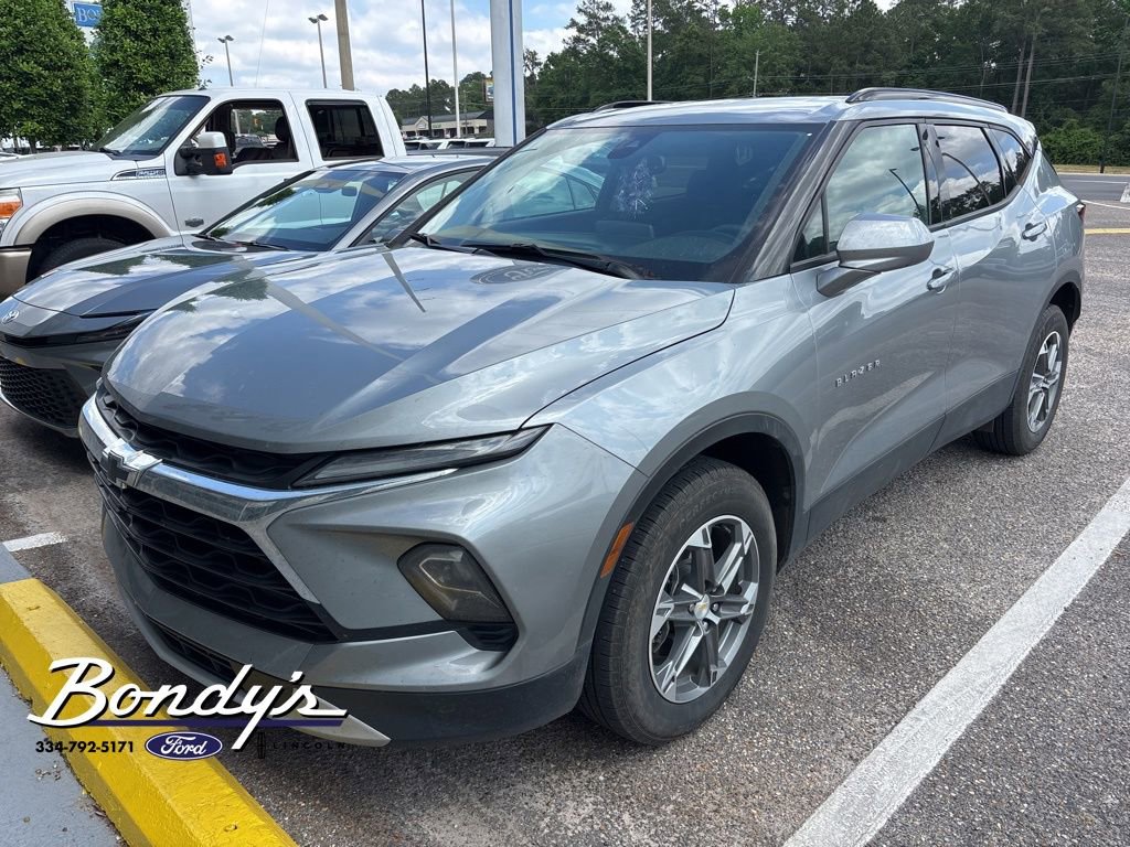 Used 2023 Chevrolet Blazer LT w/ Convenience Package FWD image 3