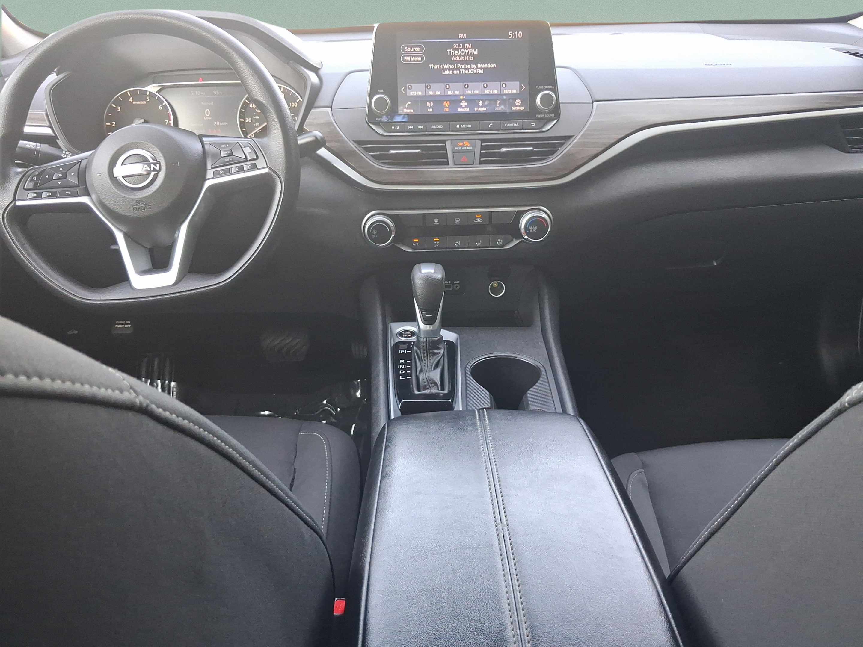 Used 2025 Nissan Altima 2.5 SV FWD image 13