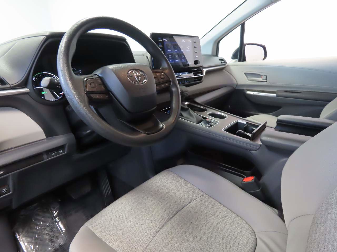 Used 2023 Toyota Sienna LE FWD image 8