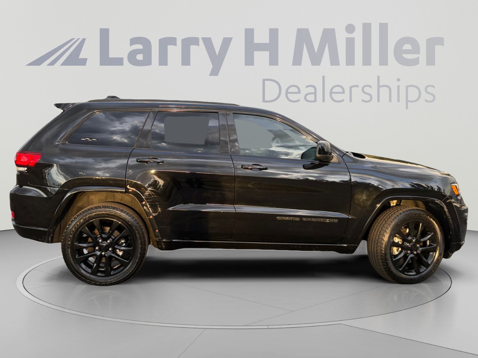 Used 2021 Jeep Grand Cherokee Laredo X AWD/4WD image 6