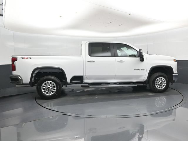 Used 2026 Chevrolet Silverado 2500 LT AWD/4WD image 3