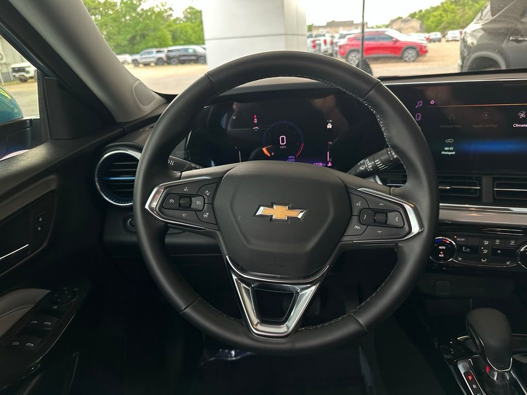 Used 2025 Chevrolet Trax LT w/ Driver Confidence Package image 20