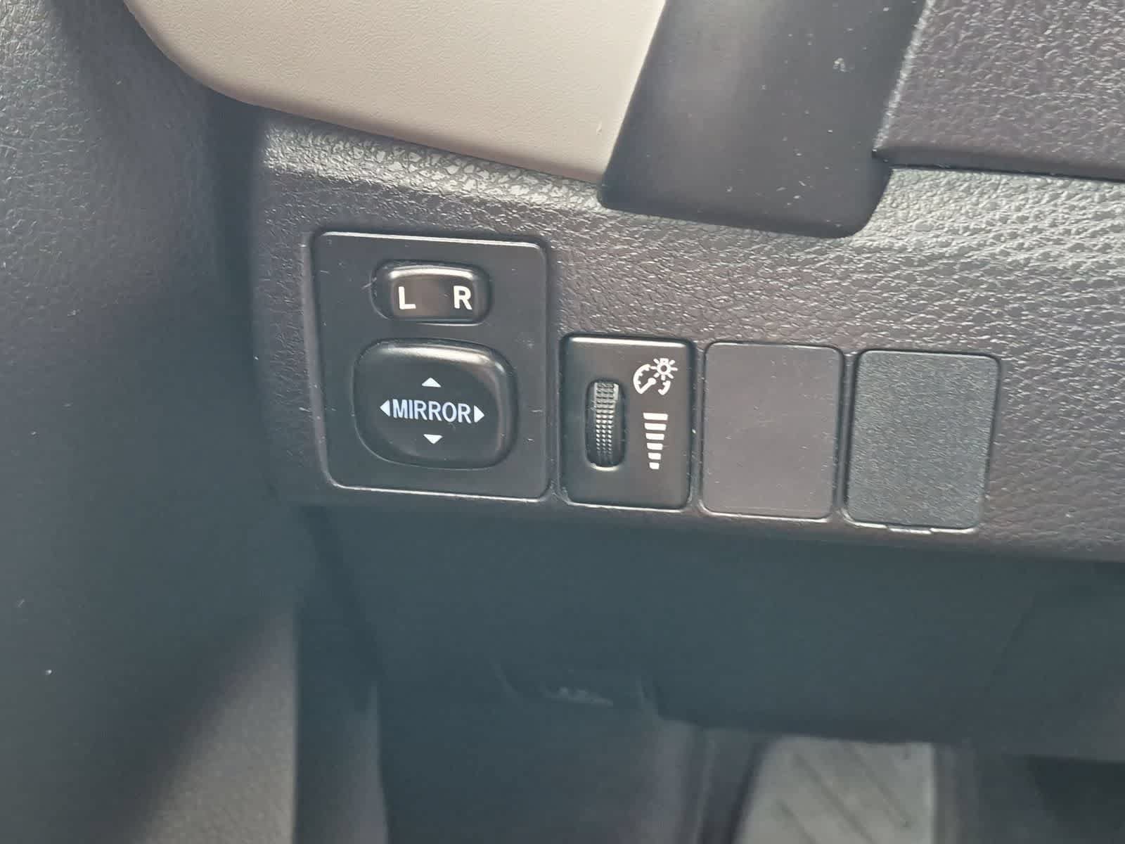 Used 2017 Toyota Corolla LE FWD image 28