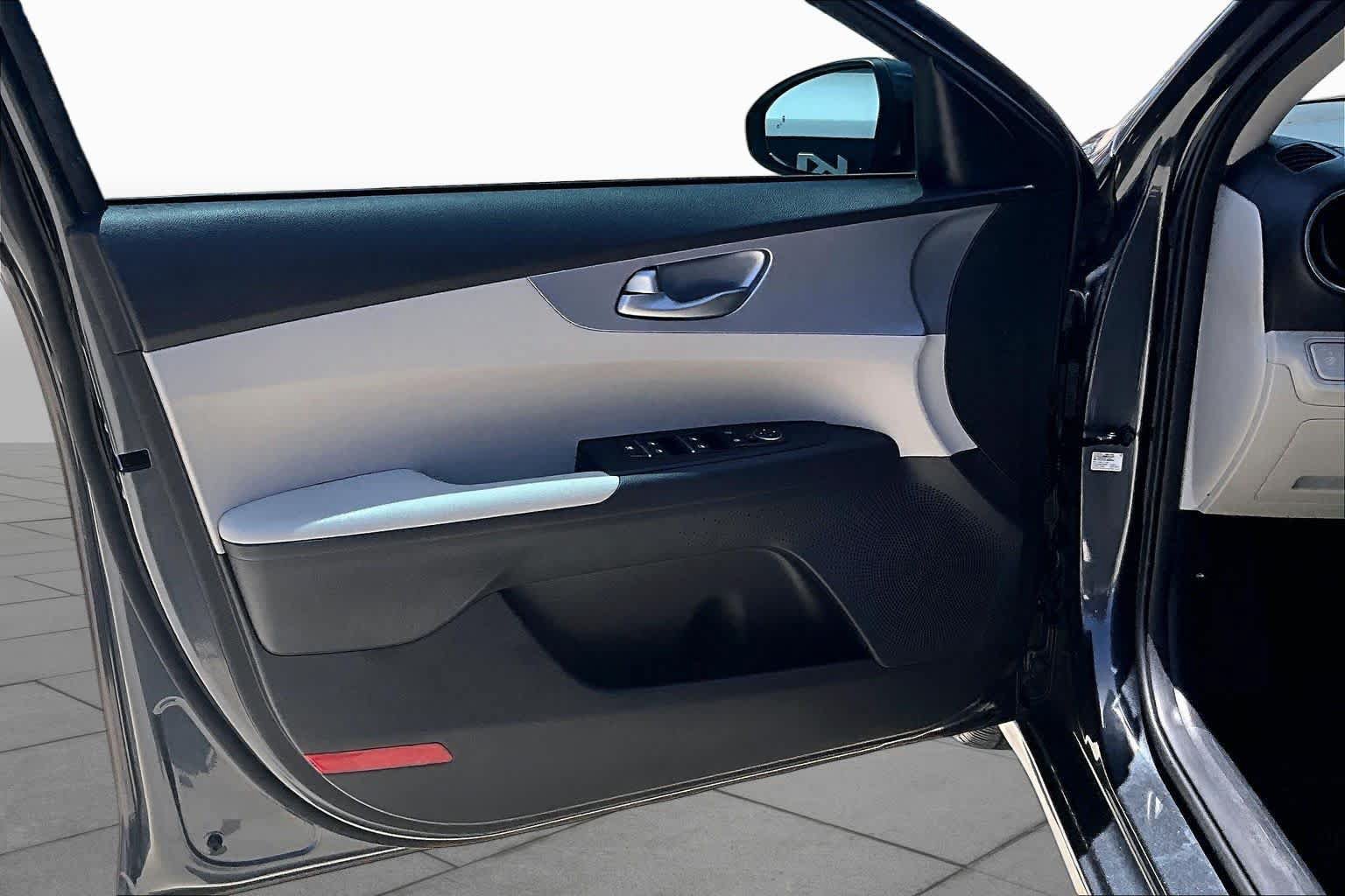 Used 2022 Kia Forte LXS w/ LXS Technology Package FWD image 20