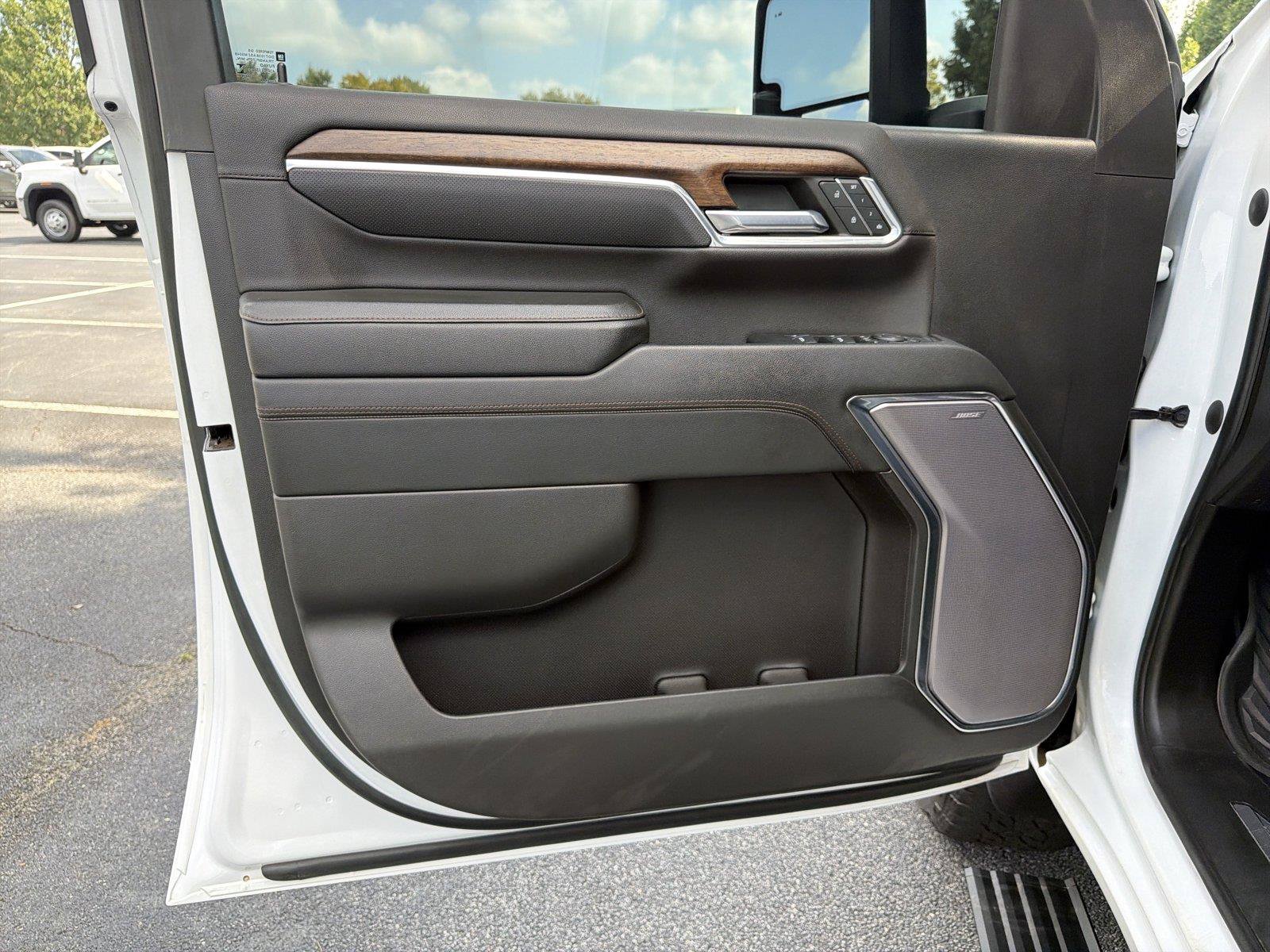 Certified 2024 Chevrolet Silverado 2500 High Country w/ LPO, Dark Essentials Package AWD/4WD image 8
