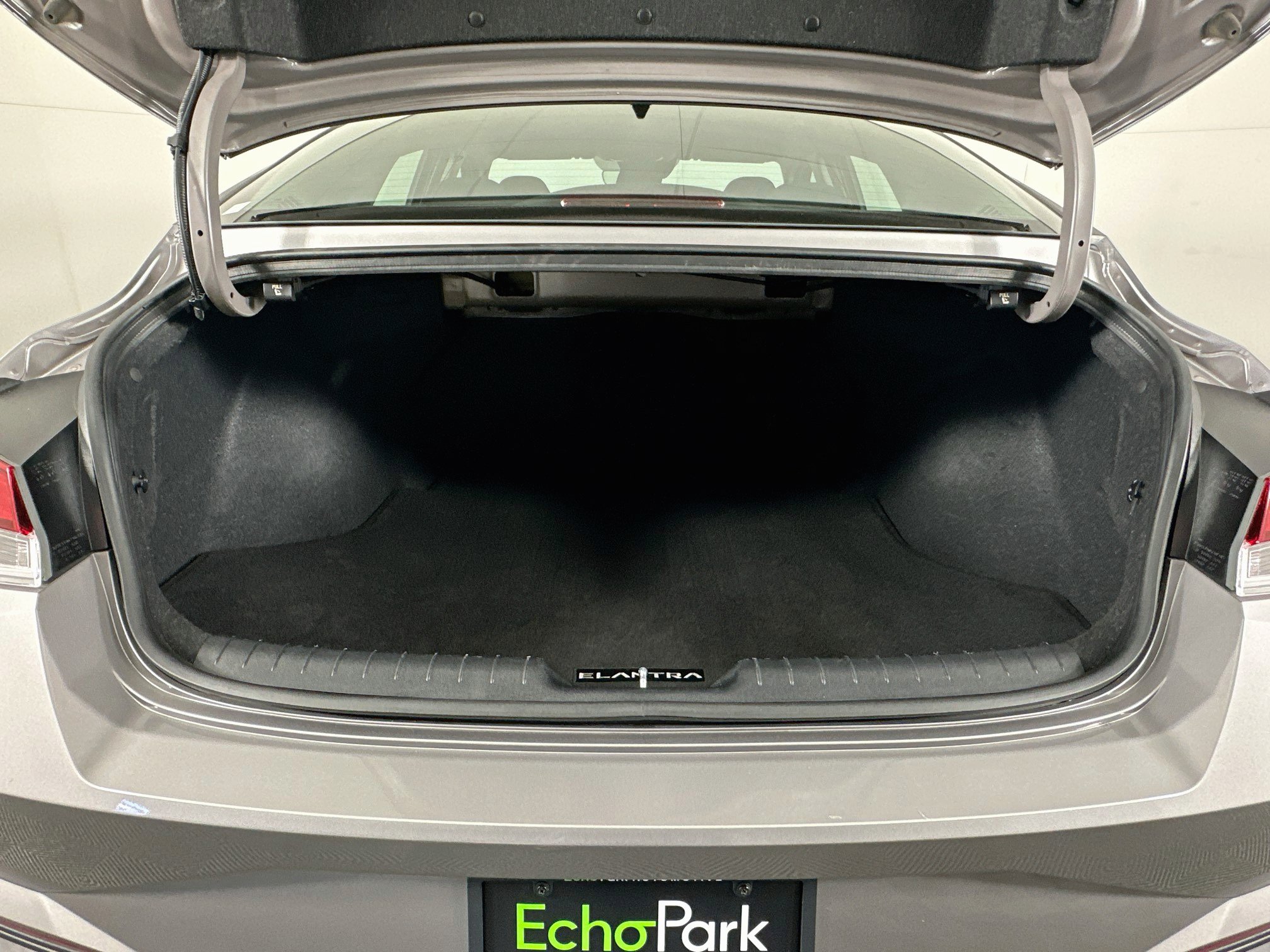 Used 2023 Hyundai Elantra SEL w/ Cargo Package FWD image 28