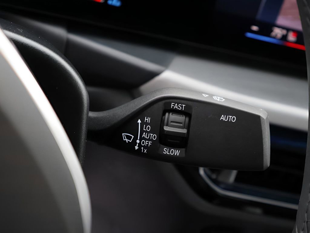 Used 2025 BMW 330i xDrive Sedan AWD/4WD image 36