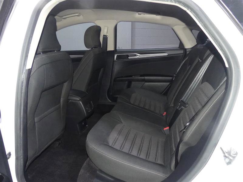 Used 2017 Ford Fusion SE w/ Fusion SE Technology Package image 22